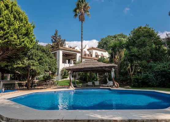 Opulent Villa in Casares with Luxurious Pool House & Jacuzzi