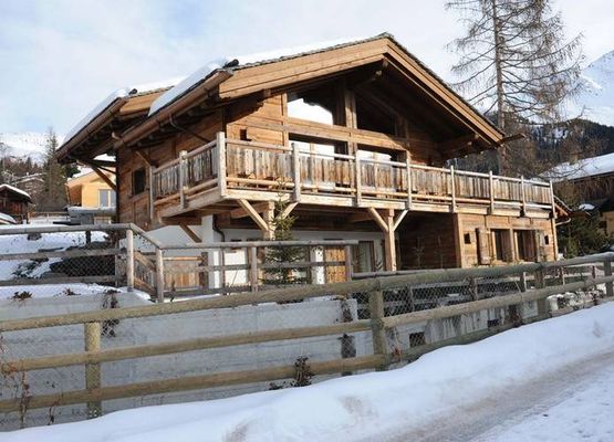 Comfortable and luxurious chalet with view on the Mont Blanc.